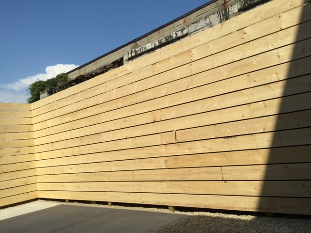 wood fence horizontal